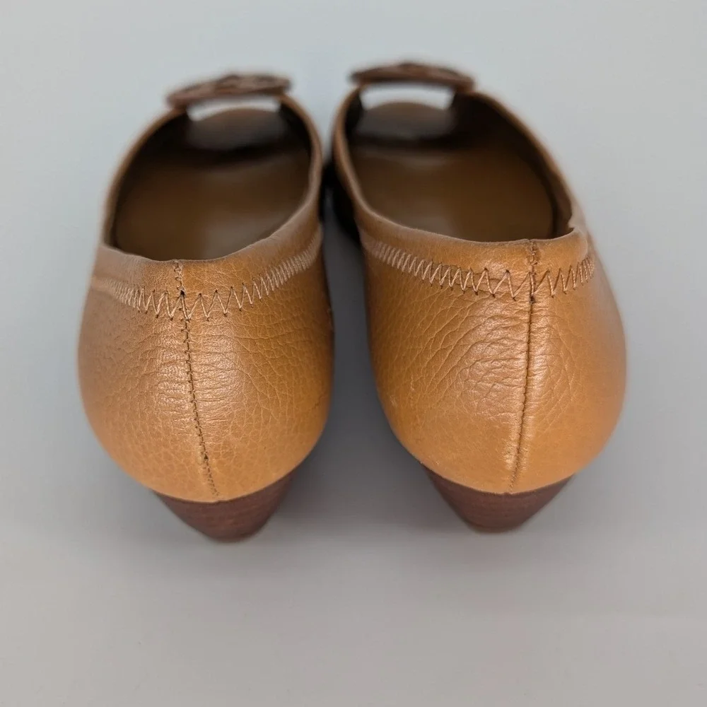 Tory Burch Peep Toe Wedge 7M Tan Pebbled Leather Logo Medallion Preppy Classic